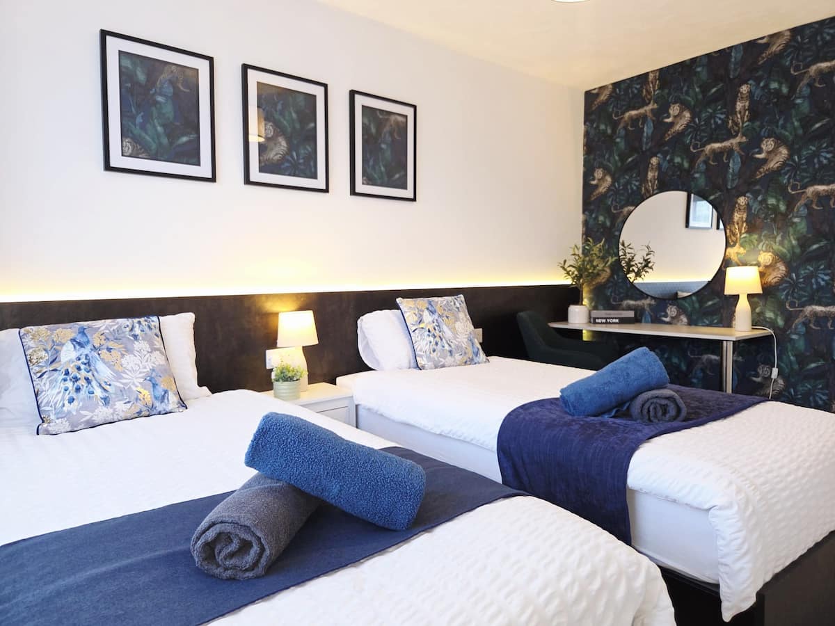 Twin bedroom